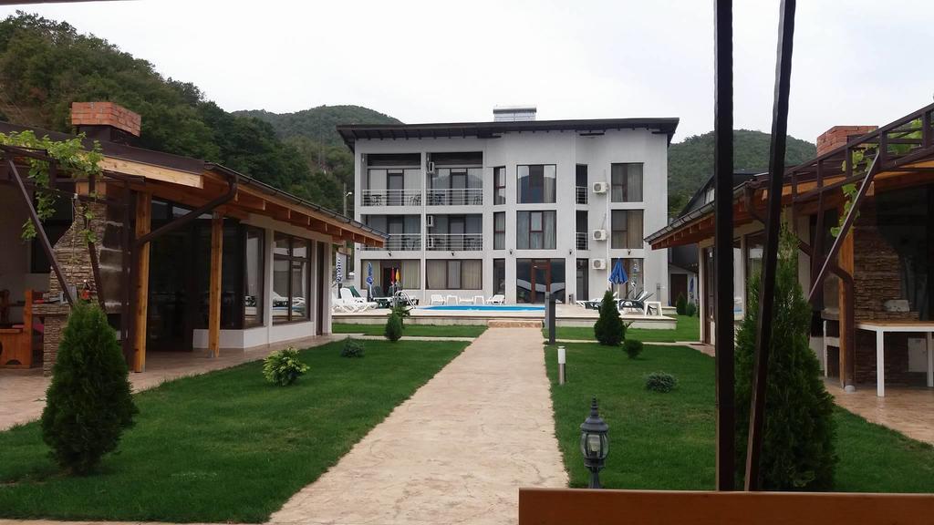 Vila Hercules Dubova Εξωτερικό φωτογραφία