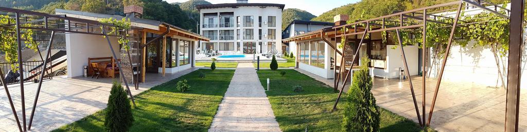 Vila Hercules Dubova Εξωτερικό φωτογραφία