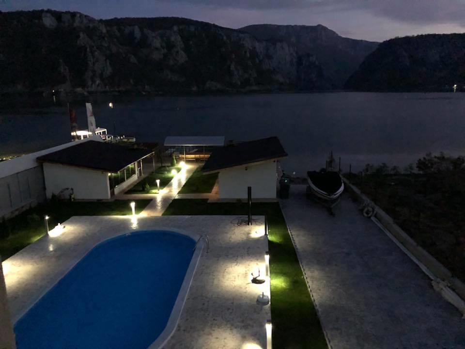 Vila Hercules Dubova Εξωτερικό φωτογραφία