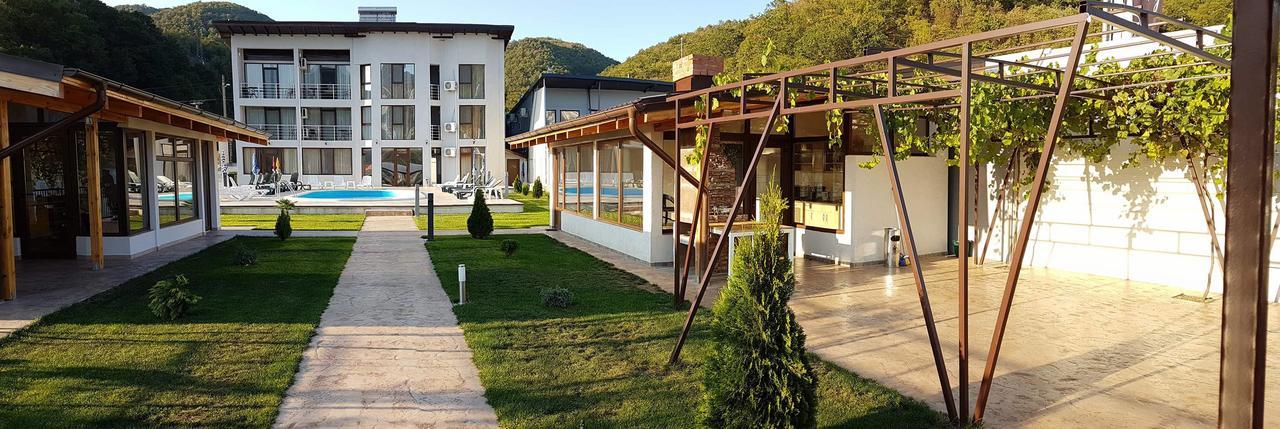 Vila Hercules Dubova Εξωτερικό φωτογραφία