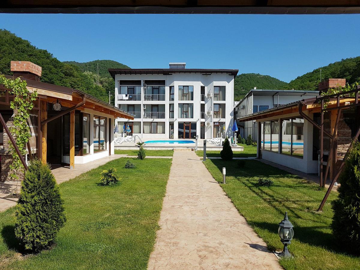 Vila Hercules Dubova Εξωτερικό φωτογραφία